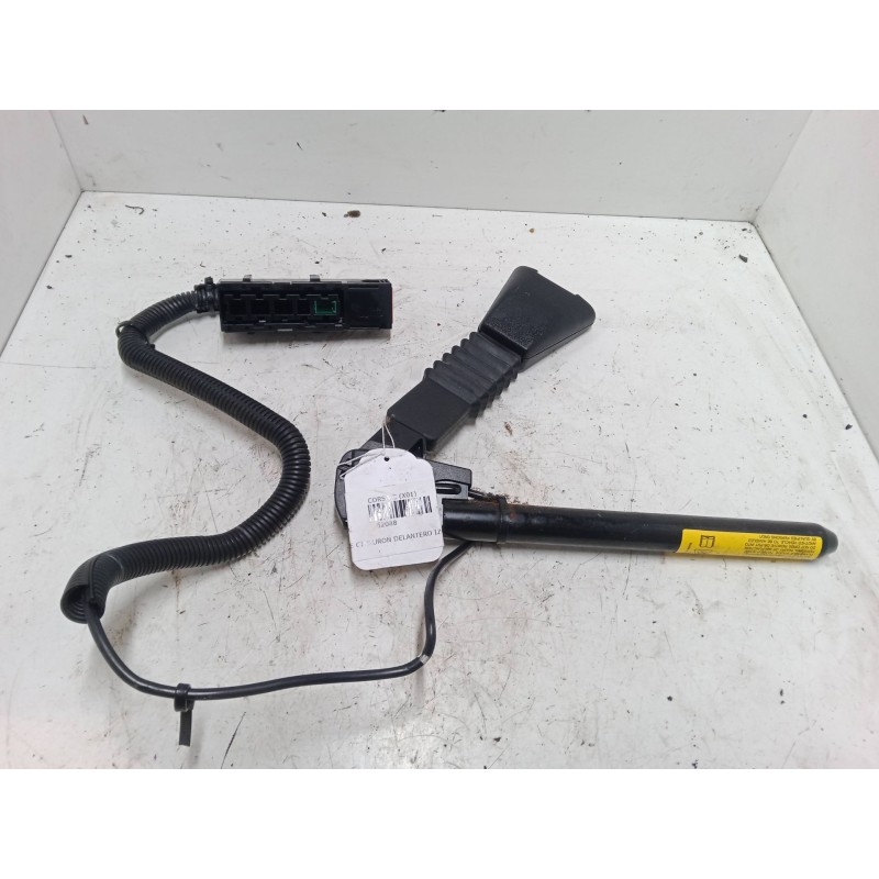Recambio de anclaje cinturon delantero izquierdo para opel corsa c (x01) 1.2 (f08, f68) referencia OEM IAM   