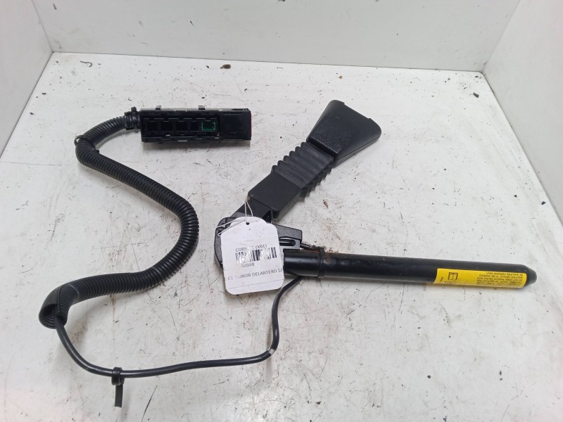 Recambio de anclaje cinturon delantero izquierdo para opel corsa c (x01) 1.2 (f08, f68) referencia OEM IAM   