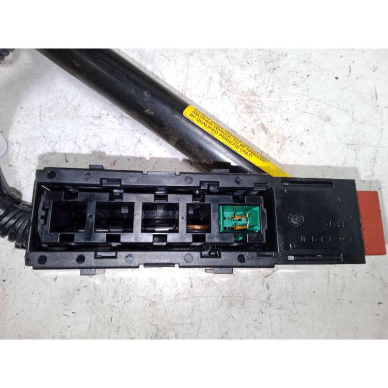 Recambio de anclaje cinturon delantero derecho para opel corsa c (x01) 1.2 (f08, f68) referencia OEM IAM   