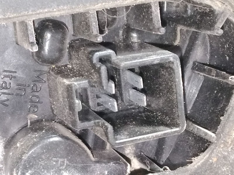 Recambio de piloto trasero derecho para mitsubishi colt vi (z3_a, z2_a) 1.3 (z21a) referencia OEM IAM MR957366  