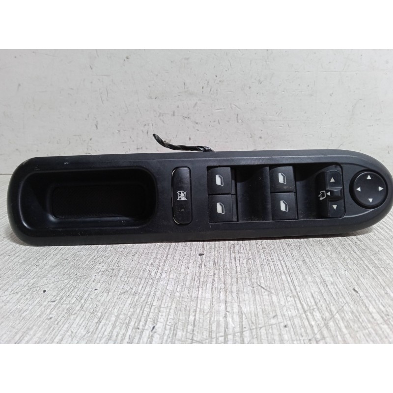 Recambio de mando elevalunas delantero izquierdo para peugeot 407 (6d_) 2.0 hdi 135 (6drhrh, 6drhre, 6drhrg, 6drhrj) referencia 