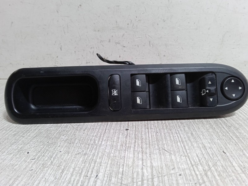 Recambio de mando elevalunas delantero izquierdo para peugeot 407 (6d_) 2.0 hdi 135 (6drhrh, 6drhre, 6drhrg, 6drhrj) referencia 