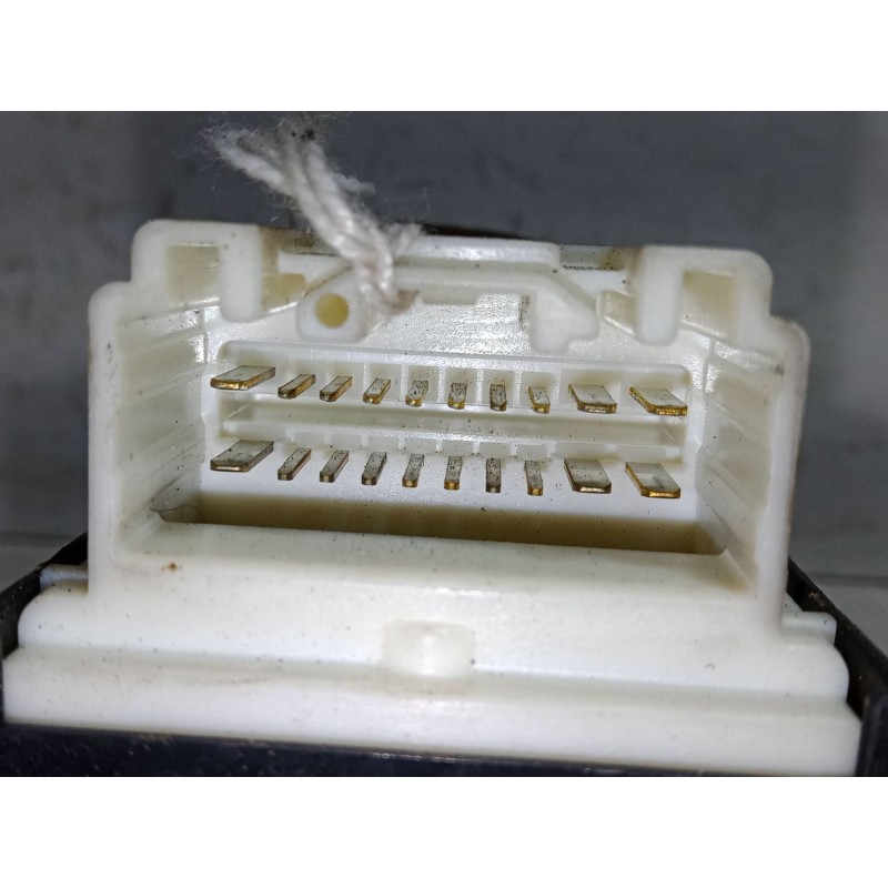 Recambio de mando elevalunas delantero izquierdo para toyota corolla verso (_e12_) 2.0 d-4d (cde120_) referencia OEM IAM   