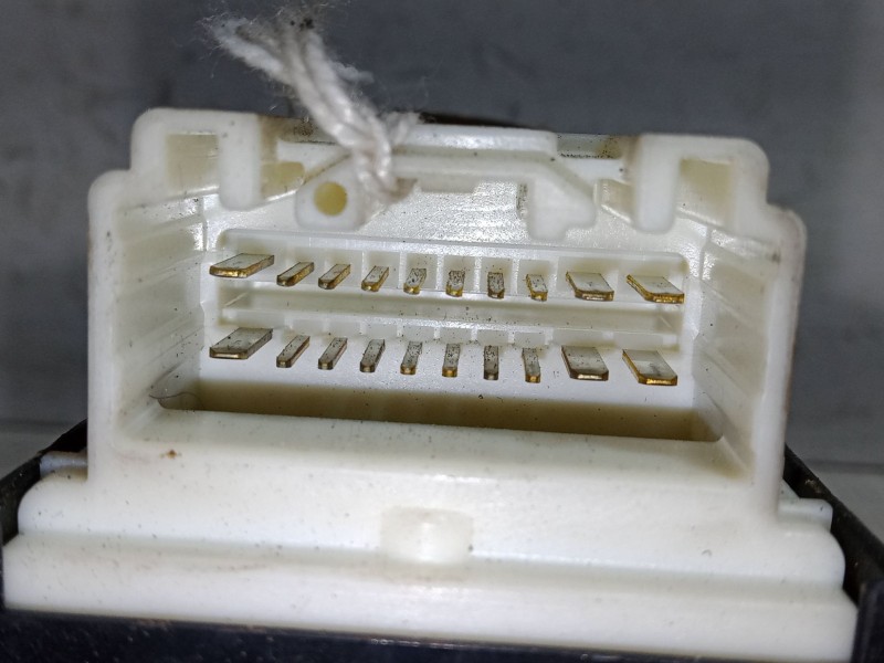 Recambio de mando elevalunas delantero izquierdo para toyota corolla verso (_e12_) 2.0 d-4d (cde120_) referencia OEM IAM   