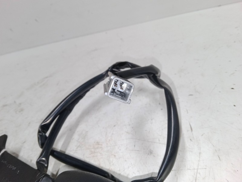 Recambio de anclaje cinturon delantero derecho para mazda 3 (bk) 2.0 mzr-cd (bk14) referencia OEM IAM   