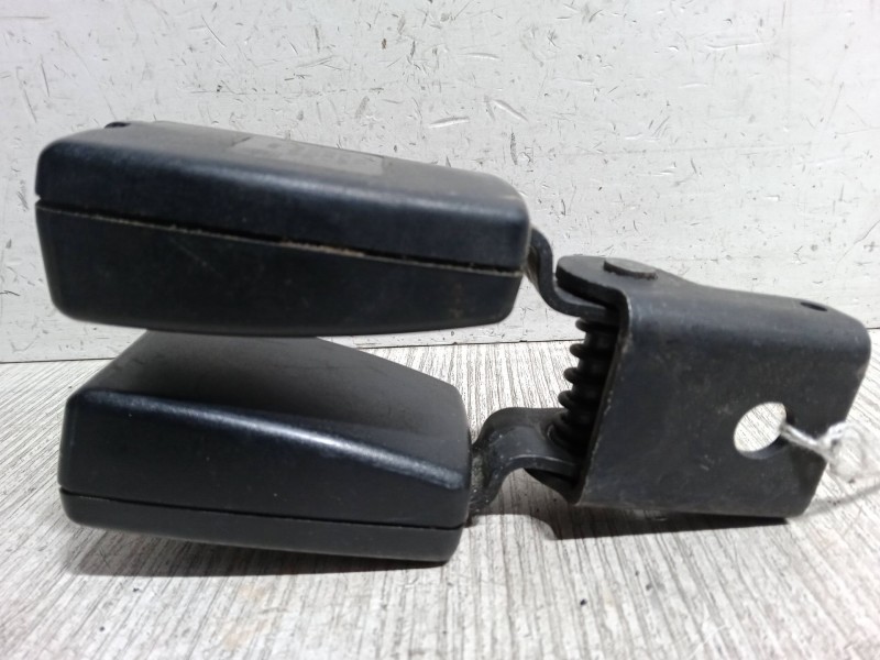 Recambio de anclaje cinturon trasero izquierdo para opel astra j (p10) 1.7 cdti (68) referencia OEM IAM   