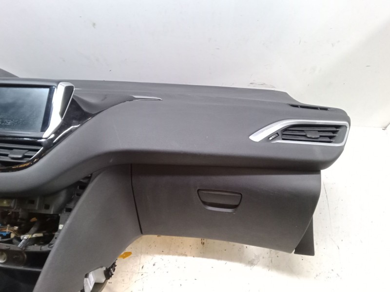 Recambio de salpicadero para peugeot 208 i (ca_, cc_) 1.2 vti 82 referencia OEM IAM   