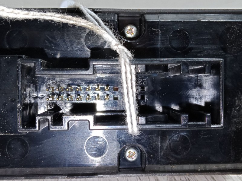 Recambio de mando elevalunas delantero izquierdo para opel astra h gtc (a04) 1.7 cdti (l08) referencia OEM IAM 13228706  