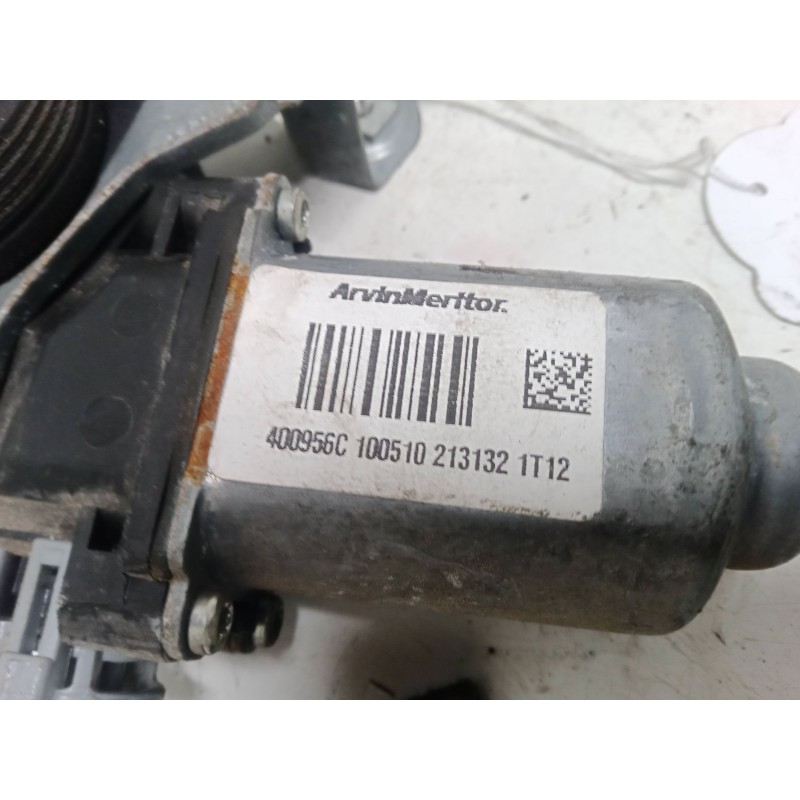 Recambio de elevalunas electrico delantero derecho para renault twingo ii (cn0_) 1.2 16v (cn04, cn0a, cn0b) referencia OEM IAM  