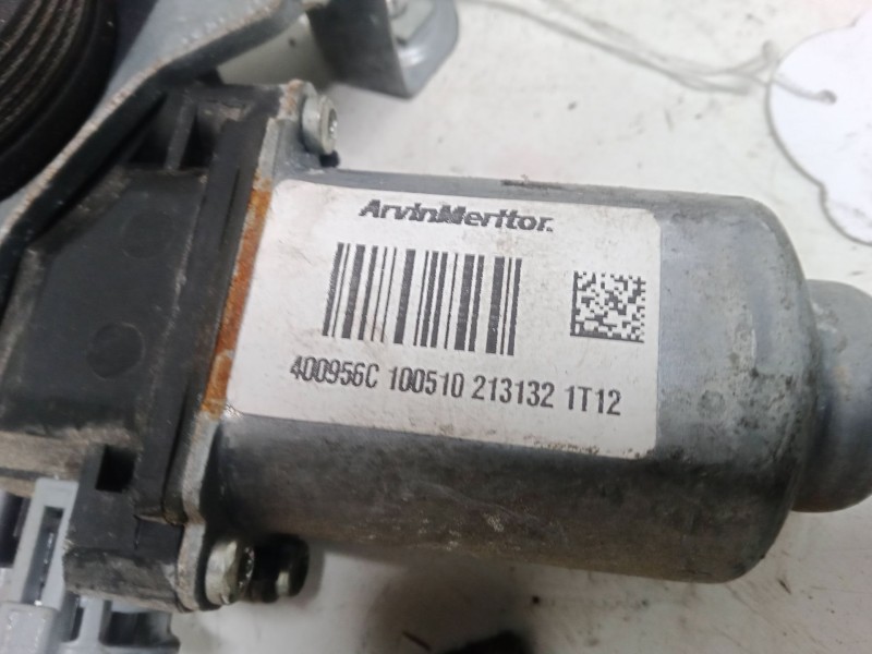 Recambio de elevalunas electrico delantero derecho para renault twingo ii (cn0_) 1.2 16v (cn04, cn0a, cn0b) referencia OEM IAM  