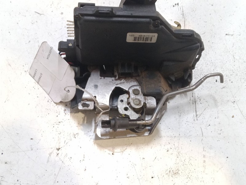 Recambio de cerradura puerta delantera izquierda para audi a6 c5 avant (4b5, 4b6) 2.5 tdi referencia OEM IAM    Recambio de cerradura puerta delantera izquierda para audi a6 c5 avant (4b5, 4b6) 2.5 tdi referencia OEM IAM