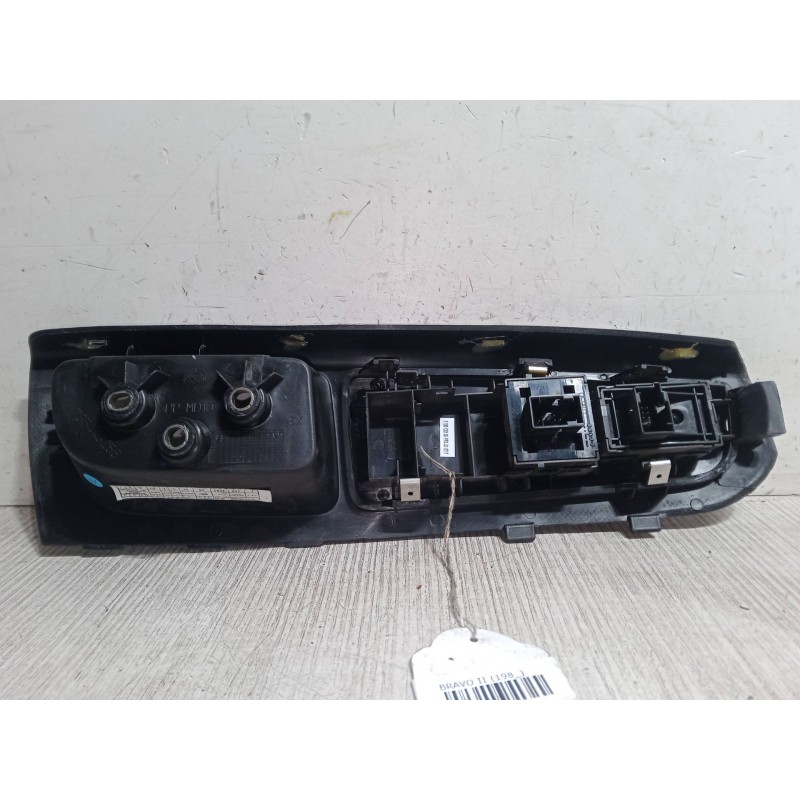 Recambio de mando elevalunas delantero izquierdo para fiat bravo ii (198_) 1.9 d multijet (198axb1a) referencia OEM IAM   