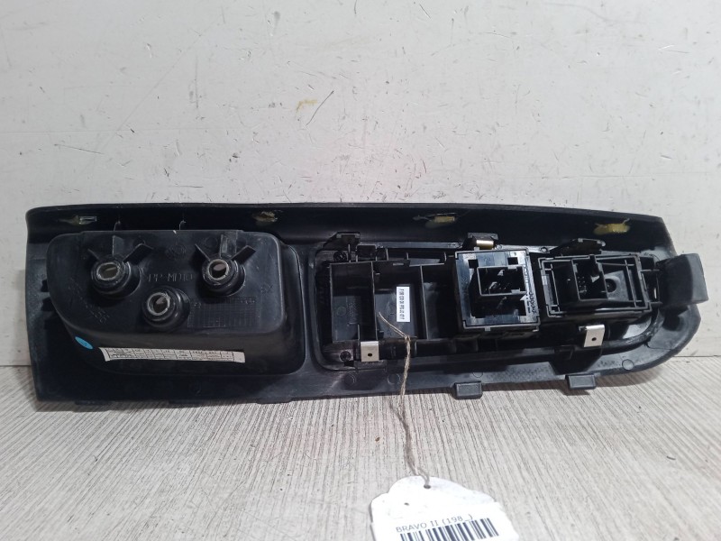 Recambio de mando elevalunas delantero izquierdo para fiat bravo ii (198_) 1.9 d multijet (198axb1a) referencia OEM IAM   