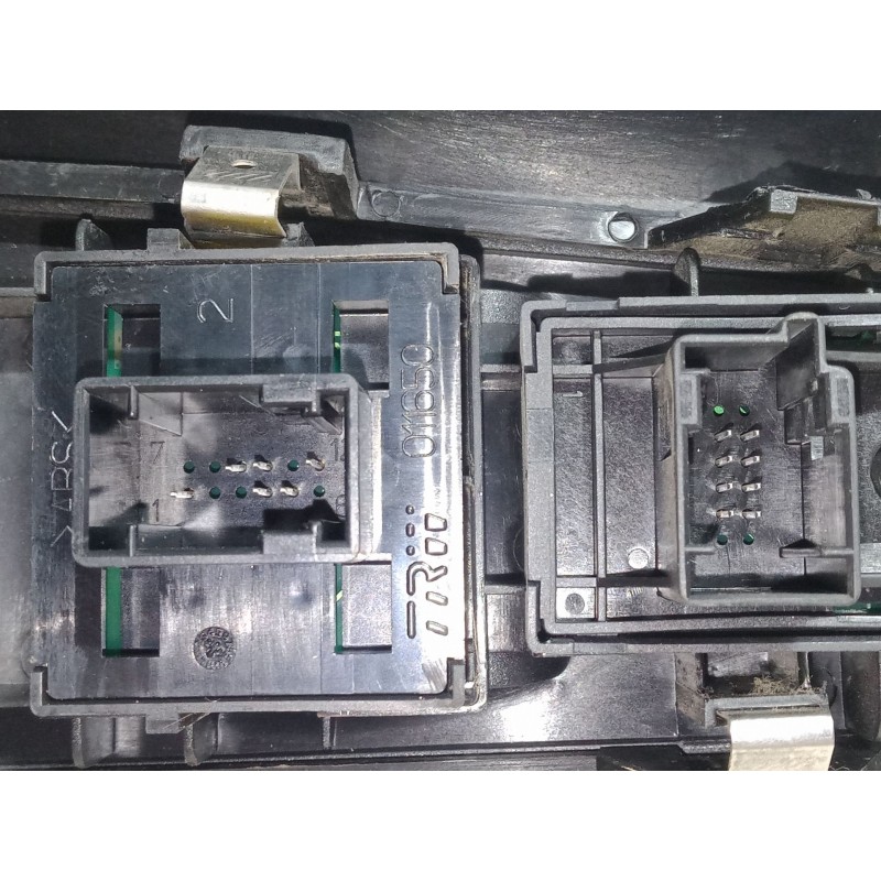 Recambio de mando elevalunas delantero izquierdo para fiat bravo ii (198_) 1.9 d multijet (198axb1a) referencia OEM IAM   