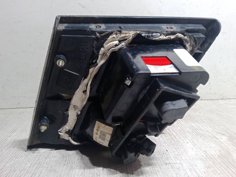 Recambio de piloto trasero porton izquierdo para nissan primera hatchback (p11) 1.6 16v referencia OEM IAM   