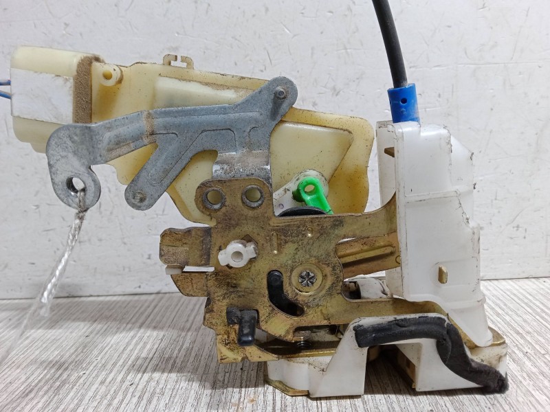 Recambio de cerradura puerta trasera derecha para toyota yaris (_p1_) 1.3 (scp12_, scp13_) referencia OEM IAM   