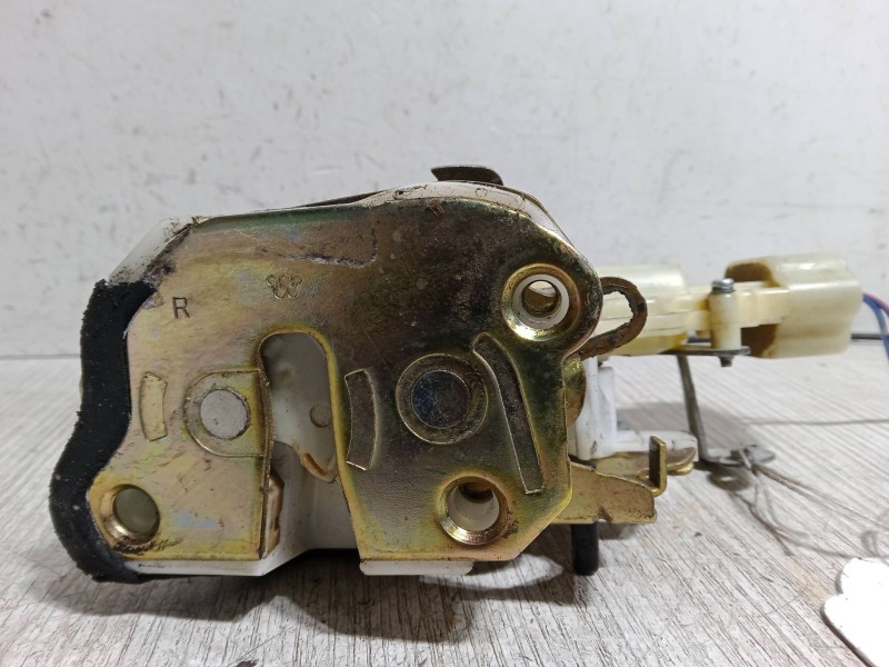 Recambio de cerradura puerta trasera derecha para toyota yaris (_p1_) 1.3 (scp12_, scp13_) referencia OEM IAM   