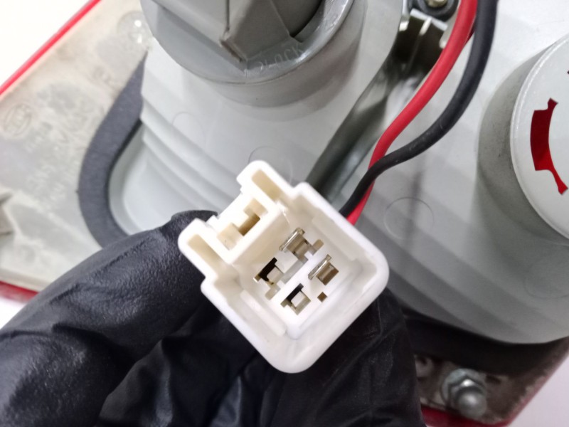 Recambio de piloto trasero porton derecho para mitsubishi carisma (da_) 1.6 (da1a) referencia OEM IAM   