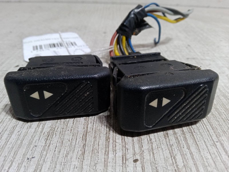 Recambio de mando elevalunas delantero izquierdo para renault clio i (b/c57_, 5/357_) 1.4 referencia OEM IAM    Recambio de mando elevalunas delantero izquierdo para renault clio i (b/c57_, 5/357_) 1.4 referencia OEM IAM