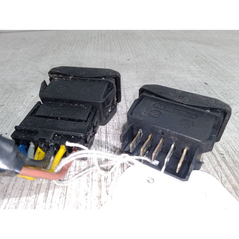 Recambio de mando elevalunas delantero izquierdo para renault clio i (b/c57_, 5/357_) 1.4 referencia OEM IAM    Recambio de mando elevalunas delantero izquierdo para renault clio i (b/c57_, 5/357_) 1.4 referencia OEM IAM