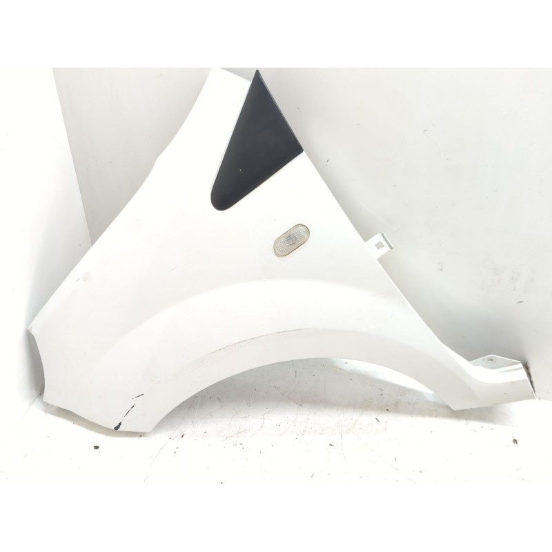 Recambio de aleta delantera izquierda para renault twingo ii (cn0_) 1.2 16v (cn04, cn0a, cn0b) referencia OEM IAM   