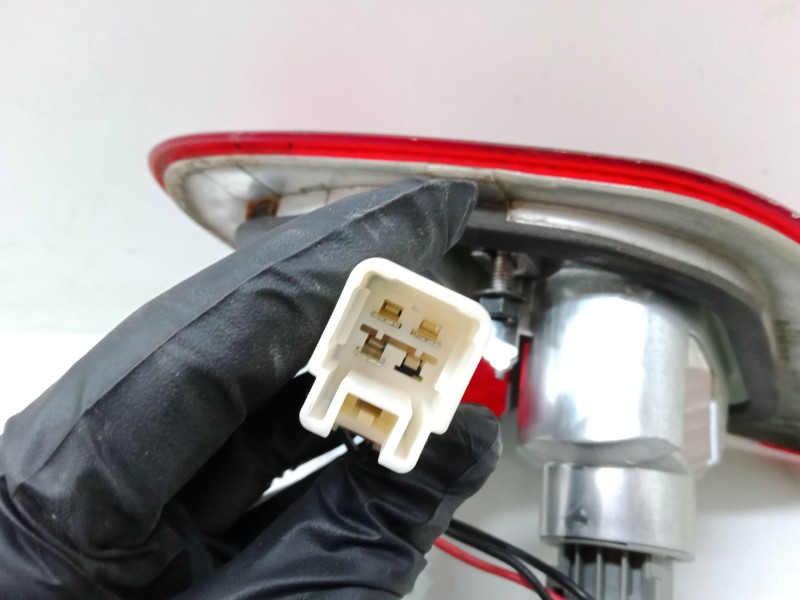 Recambio de piloto trasero porton izquierdo para mitsubishi carisma (da_) 1.6 (da1a) referencia OEM IAM   