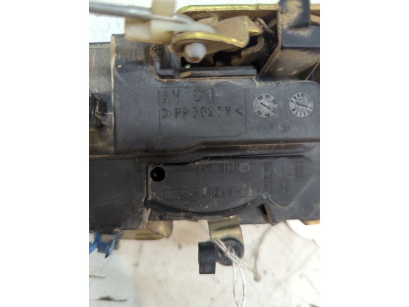 Recambio de cerradura puerta delantera derecha para peugeot partner monospace (5_, g_) 1.9 d referencia OEM IAM    Recambio de cerradura puerta delantera derecha para peugeot partner monospace (5_, g_) 1.9 d referencia OEM IAM