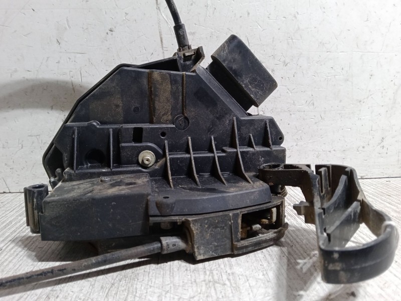 Recambio de cerradura puerta delantera derecha para ford focus iii turnier 1.6 tdci referencia OEM IAM BM5AA21812BB  