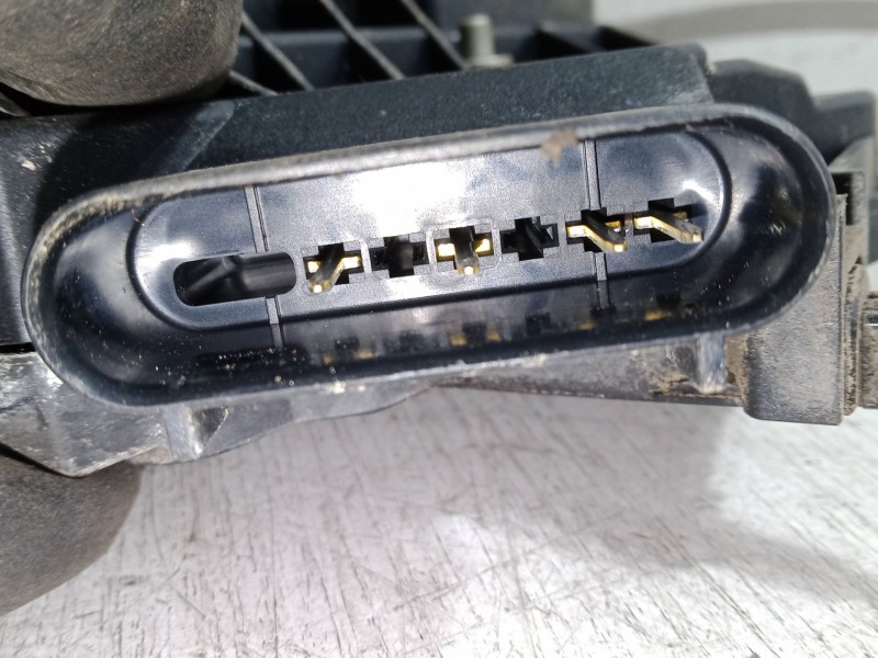 Recambio de cerradura puerta delantera derecha para ford focus iii turnier 1.6 tdci referencia OEM IAM BM5AA21812BB  