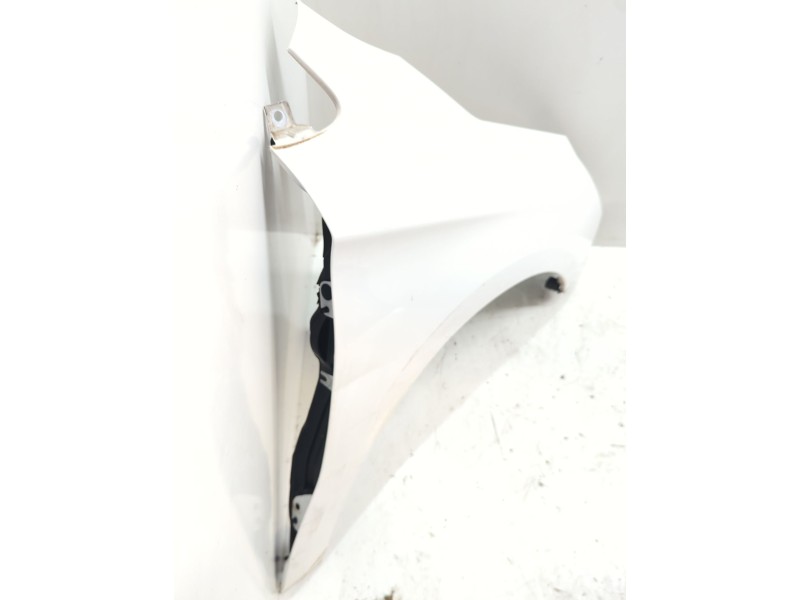 Recambio de aleta delantera derecha para citroën c4 ii (nc_) 1.2 thp 110 referencia OEM IAM 1698958480  