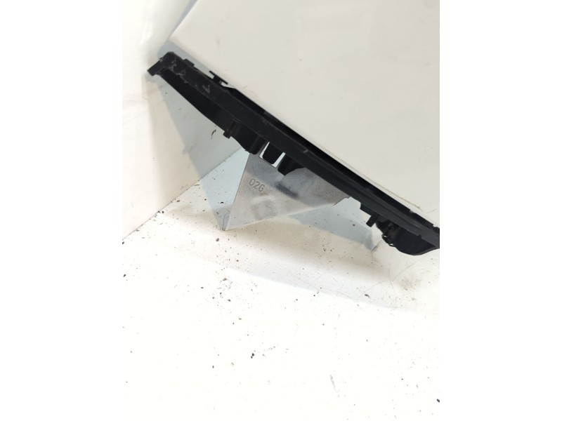 Recambio de aleta delantera izquierda para citroën c4 ii (nc_) 1.2 thp 110 referencia OEM IAM 1698958380  