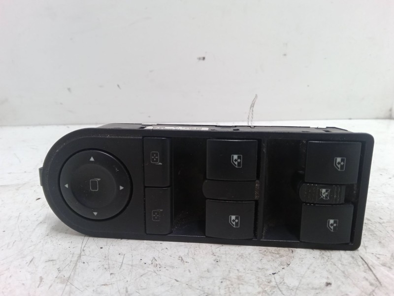 Recambio de mando elevalunas delantero izquierdo para opel zafira b furgoneta/monovolumen (a05) 1.9 cdti van (m75) referencia OE Recambio de mando elevalunas delantero izquierdo para opel zafira b furgoneta/monovolumen (a05) 1.9 cdti van (m75) referencia OE