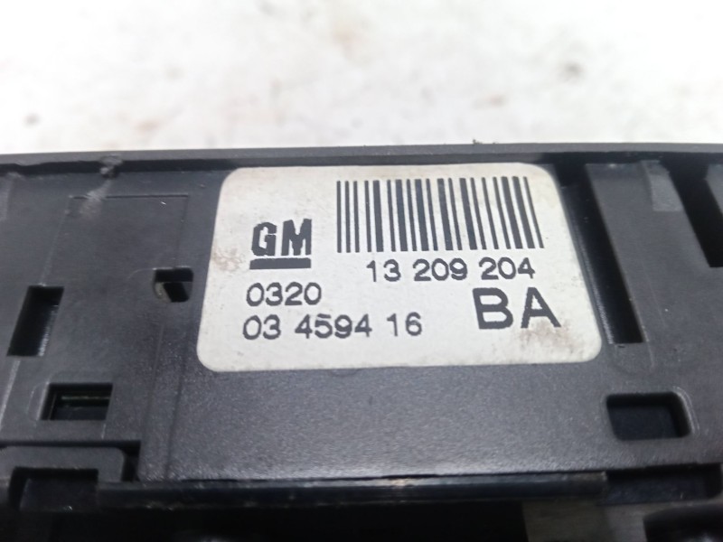 Recambio de mando elevalunas delantero izquierdo para opel zafira b furgoneta/monovolumen (a05) 1.9 cdti van (m75) referencia OE Recambio de mando elevalunas delantero izquierdo para opel zafira b furgoneta/monovolumen (a05) 1.9 cdti van (m75) referencia OE