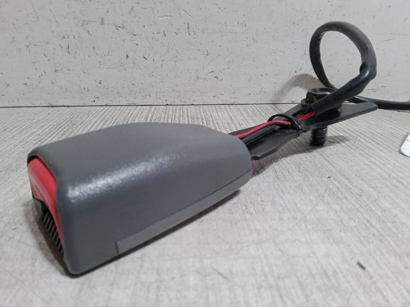 Recambio de anclaje cinturon delantero izquierdo para kia carnival ii (gq) 2.9 crdi referencia OEM IAM    Recambio de anclaje cinturon delantero izquierdo para kia carnival ii (gq) 2.9 crdi referencia OEM IAM