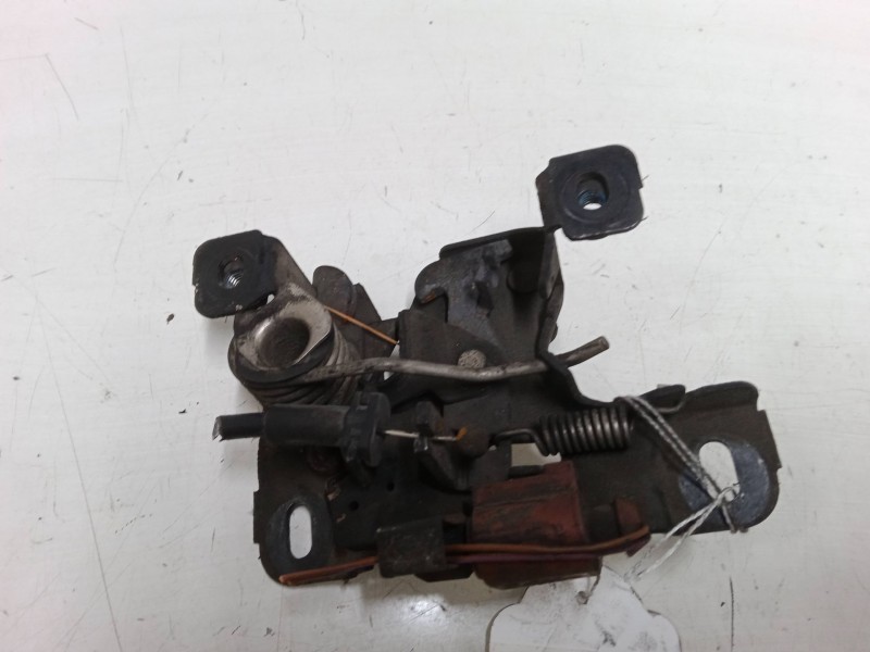 Recambio de cerradura capo para audi a6 c5 (4b2, 4b4) 1.9 tdi referencia OEM IAM    Recambio de cerradura capo para audi a6 c5 (4b2, 4b4) 1.9 tdi referencia OEM IAM