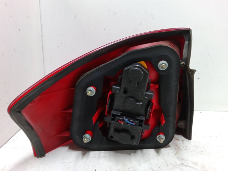 Recambio de piloto trasero derecho para audi a6 c5 (4b2, 4b4) 1.9 tdi referencia OEM IAM    Recambio de piloto trasero derecho para audi a6 c5 (4b2, 4b4) 1.9 tdi referencia OEM IAM