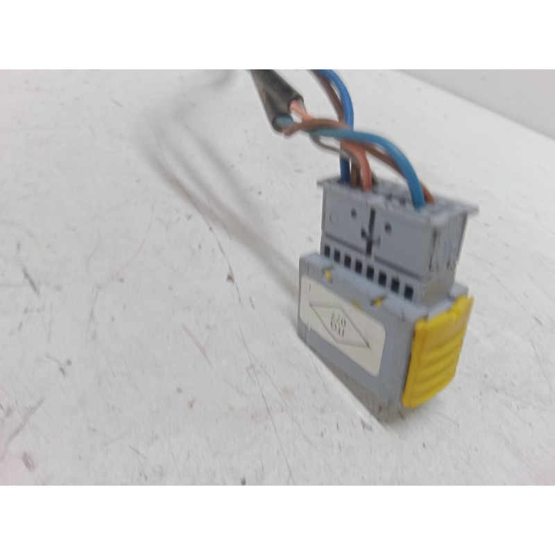 Recambio de anclaje cinturon delantero izquierdo para renault clio ii (bb_, cb_) 1.2 16v (bb05, bb0w, bb11, bb27, bb2t, bb2u, bb