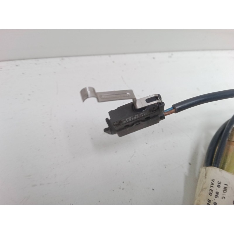 Recambio de anclaje cinturon delantero izquierdo para renault clio ii (bb_, cb_) 1.2 16v (bb05, bb0w, bb11, bb27, bb2t, bb2u, bb