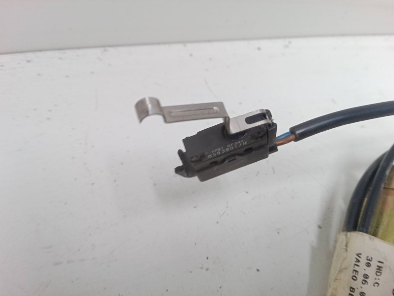 Recambio de anclaje cinturon delantero izquierdo para renault clio ii (bb_, cb_) 1.2 16v (bb05, bb0w, bb11, bb27, bb2t, bb2u, bb