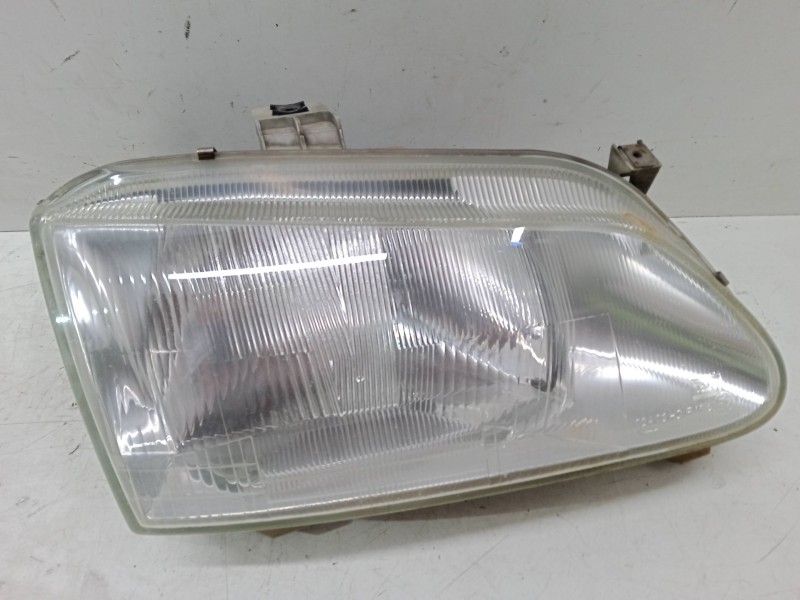 Recambio de faro derecho para renault megane i (ba0/1_) 1.6 e (ba0f, ba0s) referencia OEM IAM   