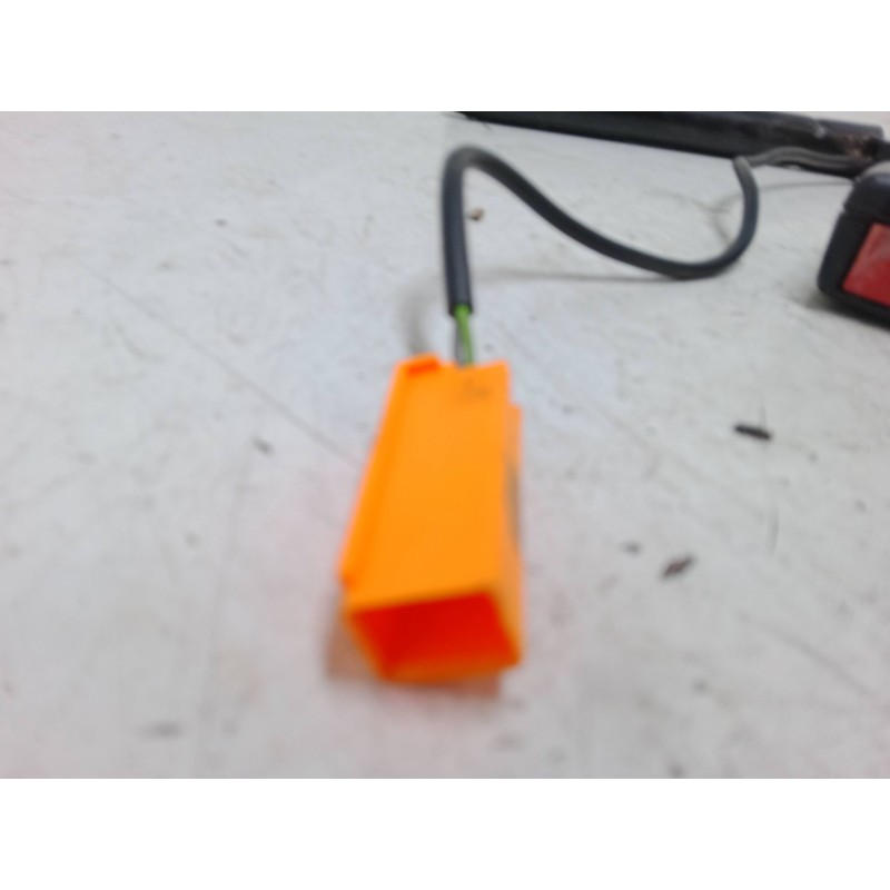 Recambio de anclaje con pretensor delantero derecho para ford fiesta v (jh_, jd_) 1.4 16v referencia OEM IAM   