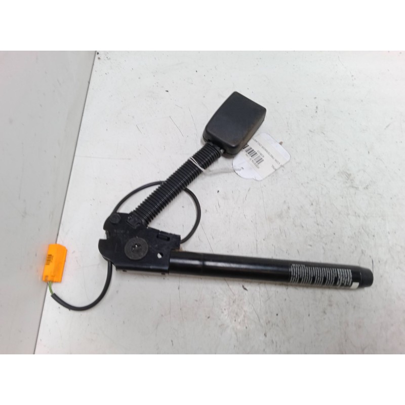 Recambio de anclaje con pretensor delantero izquierdo para ford fiesta v (jh_, jd_) 1.4 16v referencia OEM IAM   