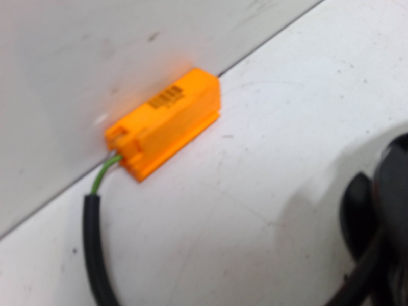 Recambio de anclaje con pretensor delantero izquierdo para ford fiesta v (jh_, jd_) 1.4 16v referencia OEM IAM   