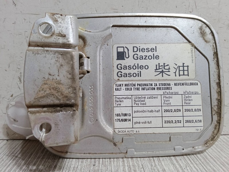 Recambio de tapa exterior combustible para skoda felicia ii station wagon (6u5) 1.9 d referencia OEM IAM    Recambio de tapa exterior combustible para skoda felicia ii station wagon (6u5) 1.9 d referencia OEM IAM