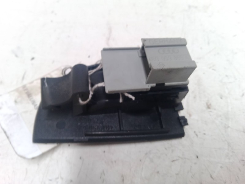 Recambio de mando elevalunas delantero derecho para audi a6 c5 (4b2, 4b4) 1.9 tdi referencia OEM IAM    Recambio de mando elevalunas delantero derecho para audi a6 c5 (4b2, 4b4) 1.9 tdi referencia OEM IAM