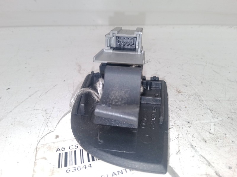 Recambio de mando elevalunas delantero derecho para audi a6 c5 (4b2, 4b4) 1.9 tdi referencia OEM IAM    Recambio de mando elevalunas delantero derecho para audi a6 c5 (4b2, 4b4) 1.9 tdi referencia OEM IAM