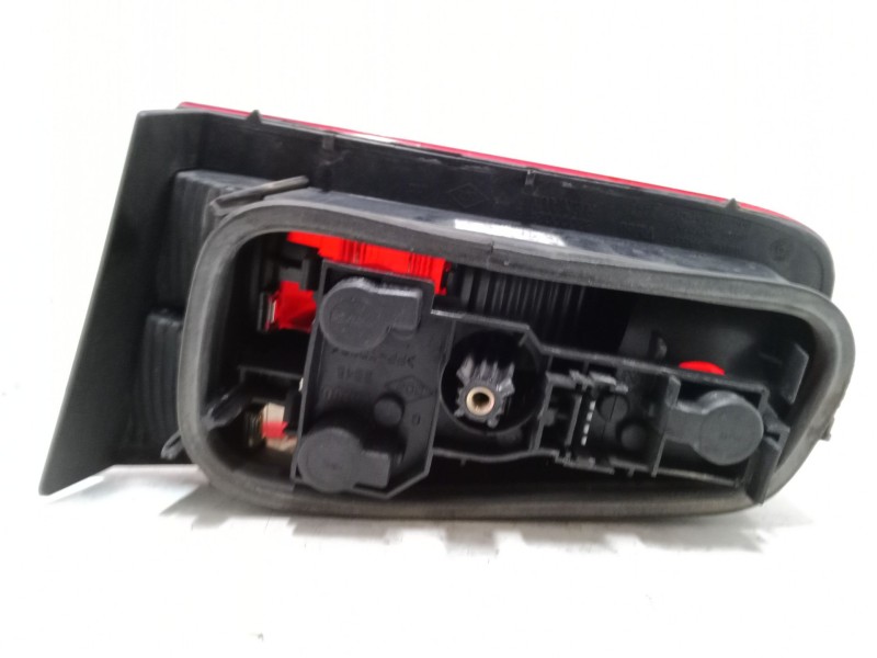 Recambio de piloto trasero porton izquierdo para renault laguna ii (bg0/1_) 2.2 dci (bg0f) referencia OEM IAM    Recambio de piloto trasero porton izquierdo para renault laguna ii (bg0/1_) 2.2 dci (bg0f) referencia OEM IAM