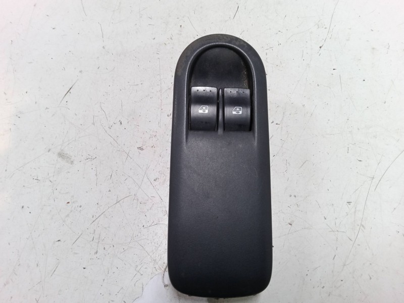 Recambio de mando elevalunas delantero izquierdo para renault megane ii (bm0/1_, cm0/1_) 1.5 dci (bm1f, cm1f) referencia OEM IAM Recambio de mando elevalunas delantero izquierdo para renault megane ii (bm0/1_, cm0/1_) 1.5 dci (bm1f, cm1f) referencia OEM IAM