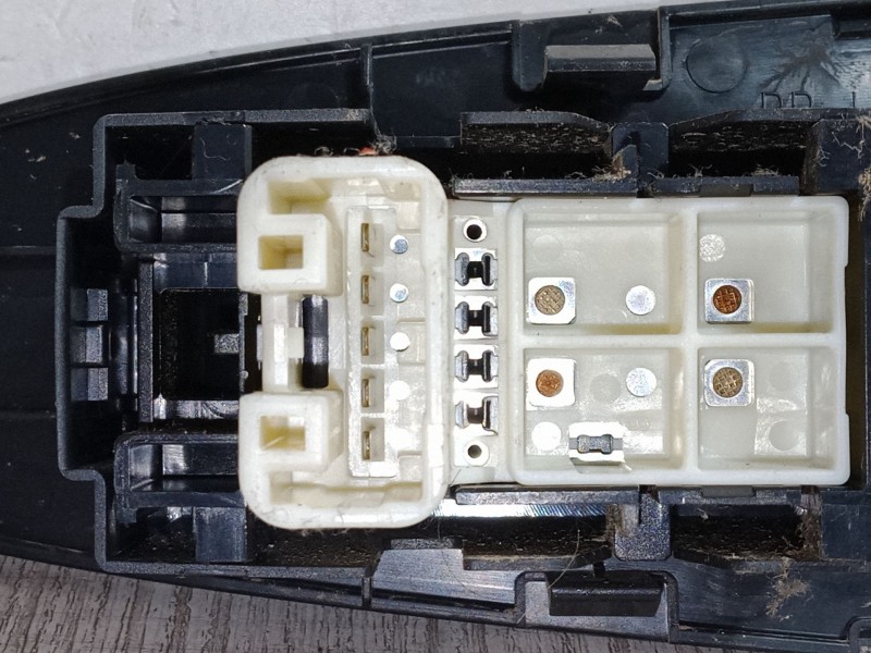 Recambio de mando elevalunas trasero izquierdo para toyota corolla verso (zer_, zze12_, r1_) 2.0 d-4d (cur10_) referencia OEM IA