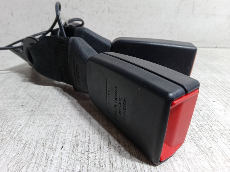 Recambio de anclaje cinturon trasero derecho para citroën c4 cactus 1.2 thp 110 referencia OEM IAM 98059713XT  